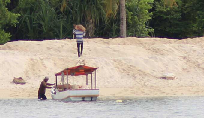 PT Wakatobi Dive Resort Eksploitasi Pasir Untuk Memperluas Wilayahnya