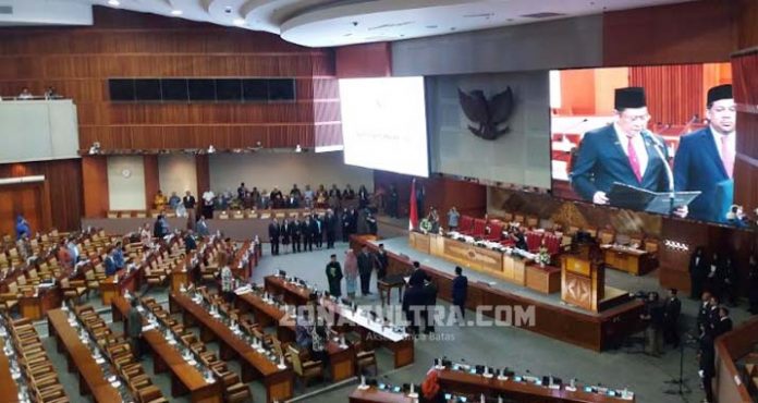  Wa  Ode  Nur  Zainab  Resmi Gantikan Tina Nur  Alam di Senayan 